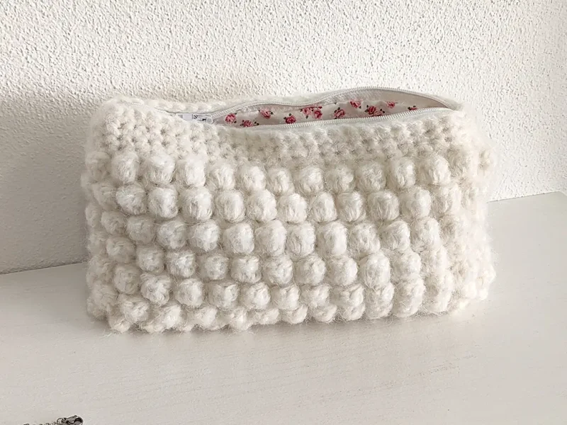 Beauty case crochet bianco, con fodera