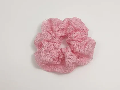 Scrunchie in pizzo rosa. Maxi elastico per caper capelli realizzato a mano.